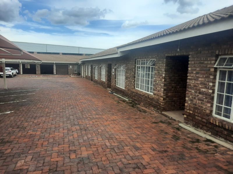 Townhouse For Sale in Ermelo Central - Photo 7