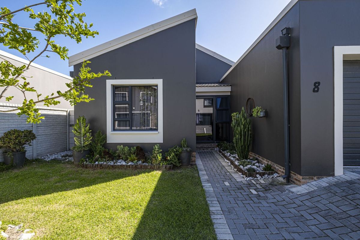 Townhouse For Sale in Westbrook - Photo 5