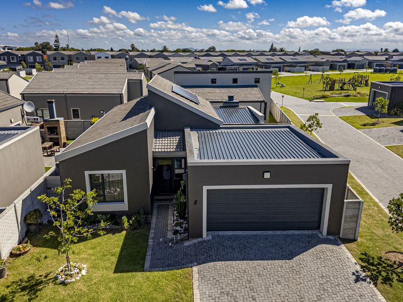 Townhouse For Sale in Westbrook - Photo 3