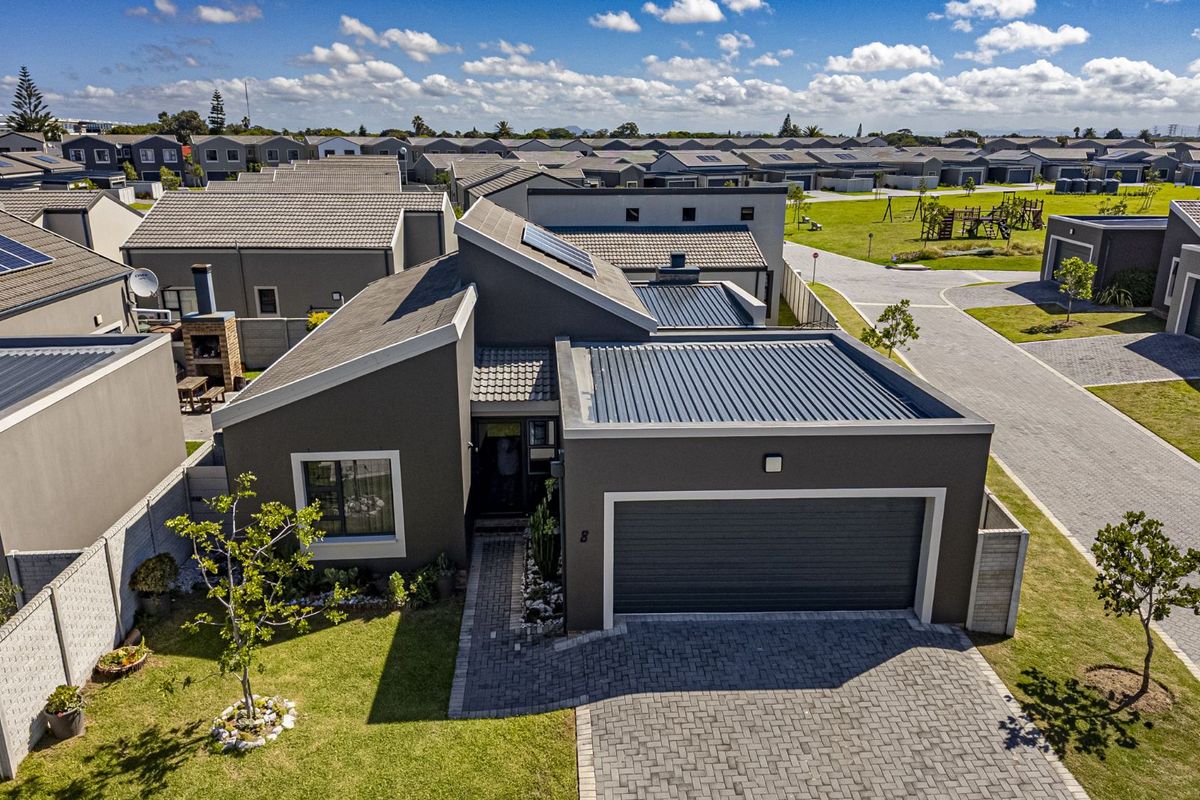 Townhouse For Sale in Westbrook - Photo 3