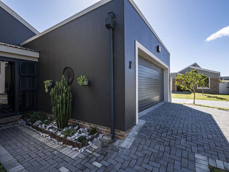 Townhouse For Sale in Westbrook - Photo 7