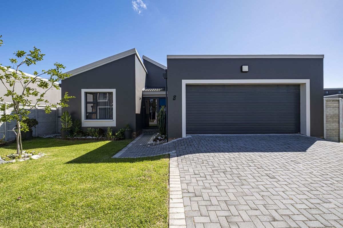 Townhouse For Sale in Westbrook - Photo 4