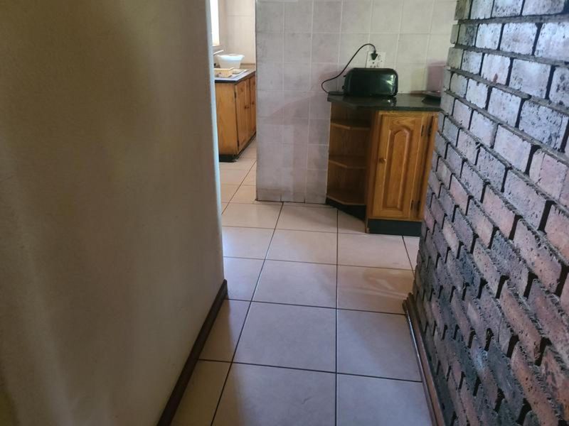 House For Sale in Crystal Park - Photo 10