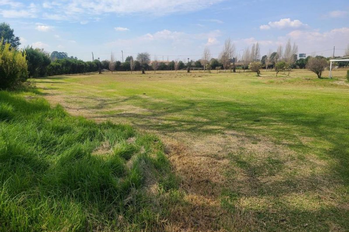 House For Sale in Crystal Park - Photo 2