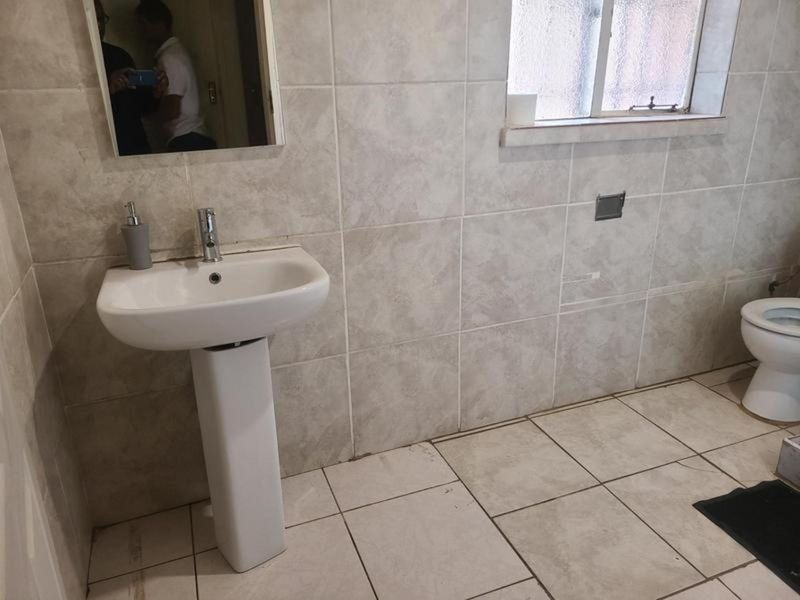 House For Sale in Crystal Park - Photo 6