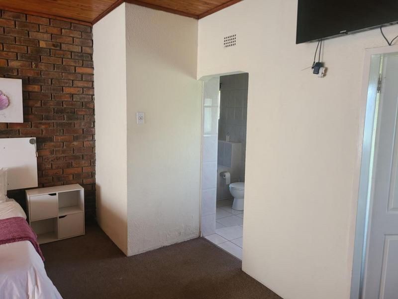 House For Sale in Crystal Park - Photo 5