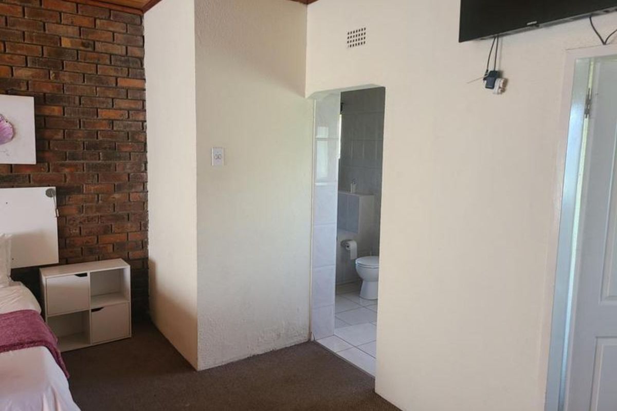 House For Sale in Crystal Park - Photo 5