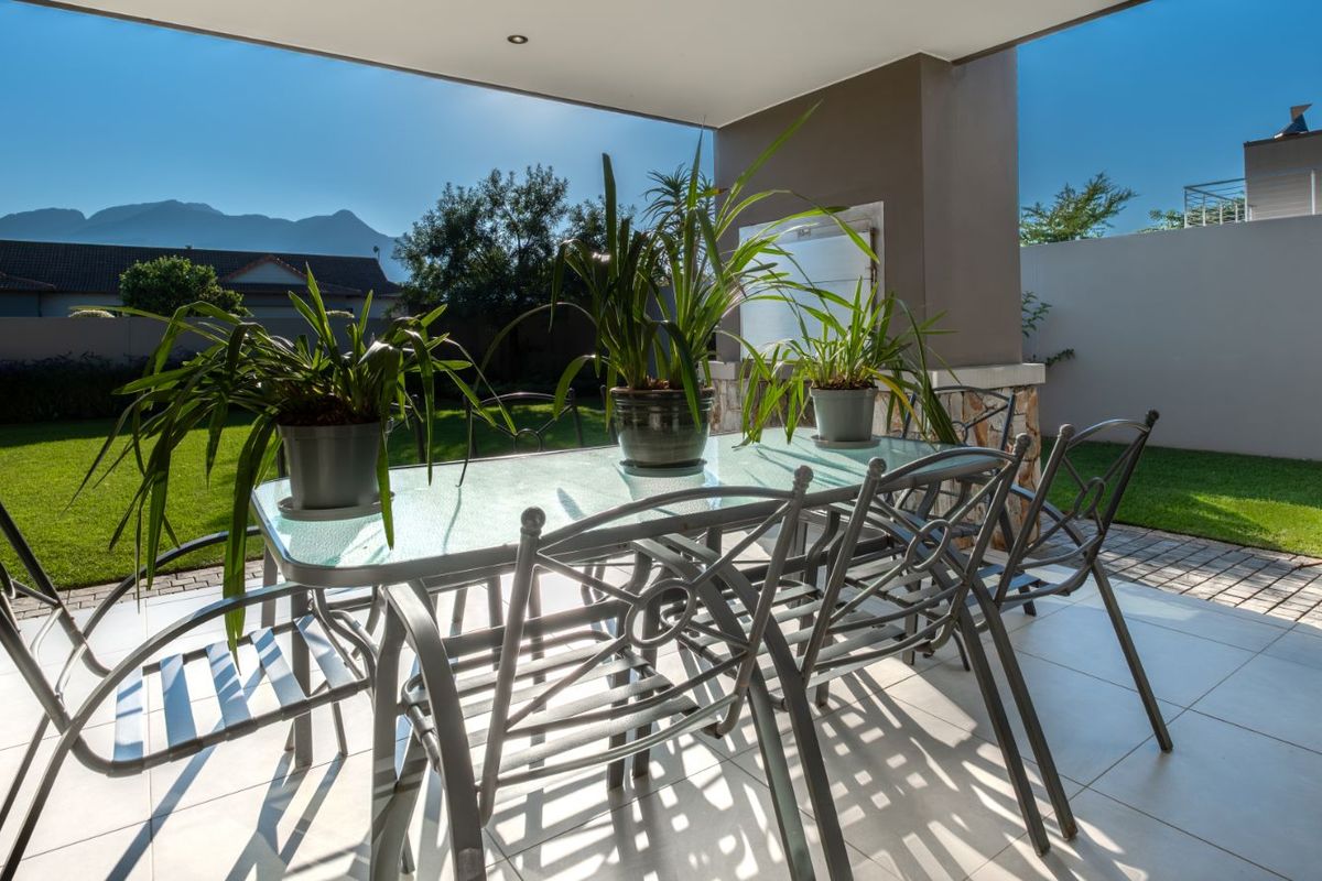 House For Sale in Earls Court Lifestyle Estate - Photo 2