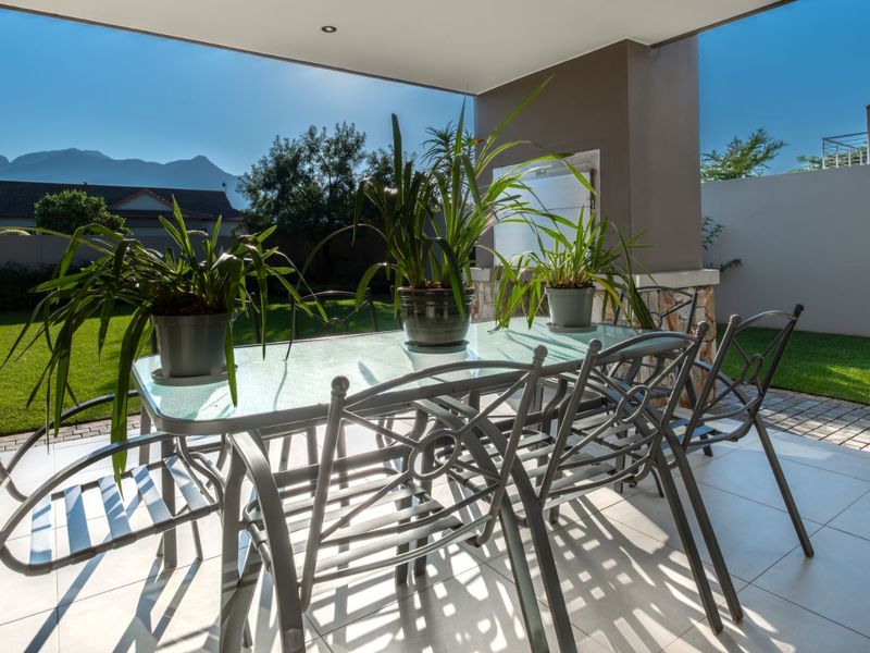 House For Sale in Earls Court Lifestyle Estate - Photo 2