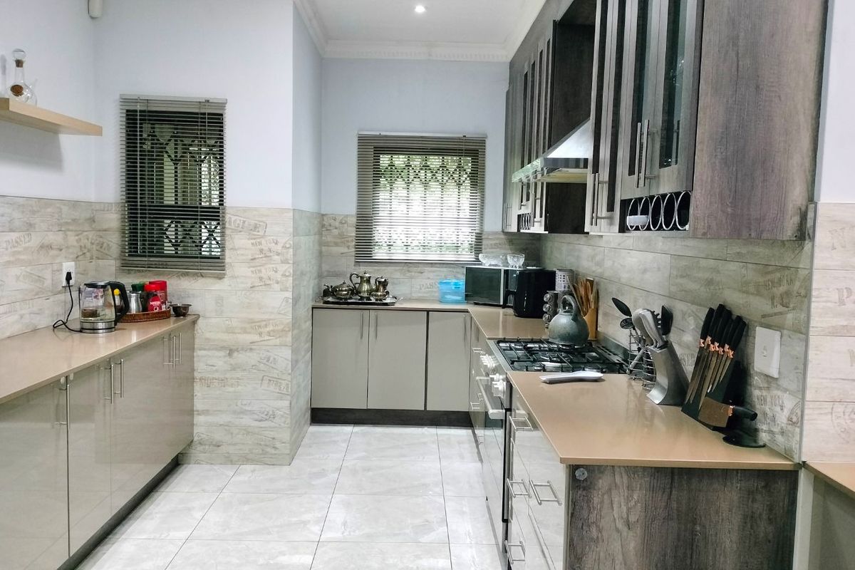 House For Sale in Roodekrans - Photo 2