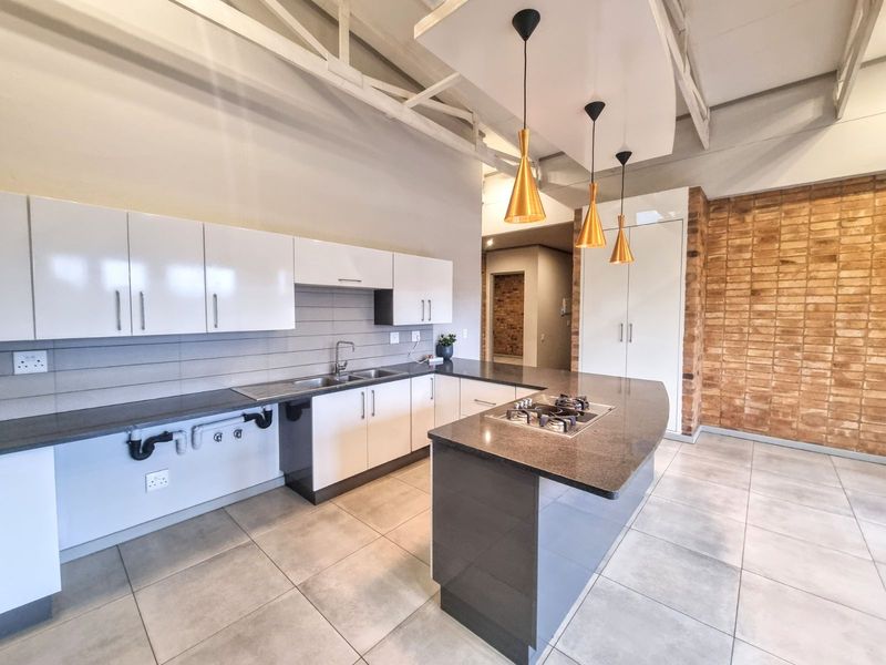 Apartment For Sale in Waterkloof - Photo 4