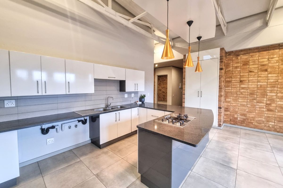 Apartment For Sale in Waterkloof - Photo 4
