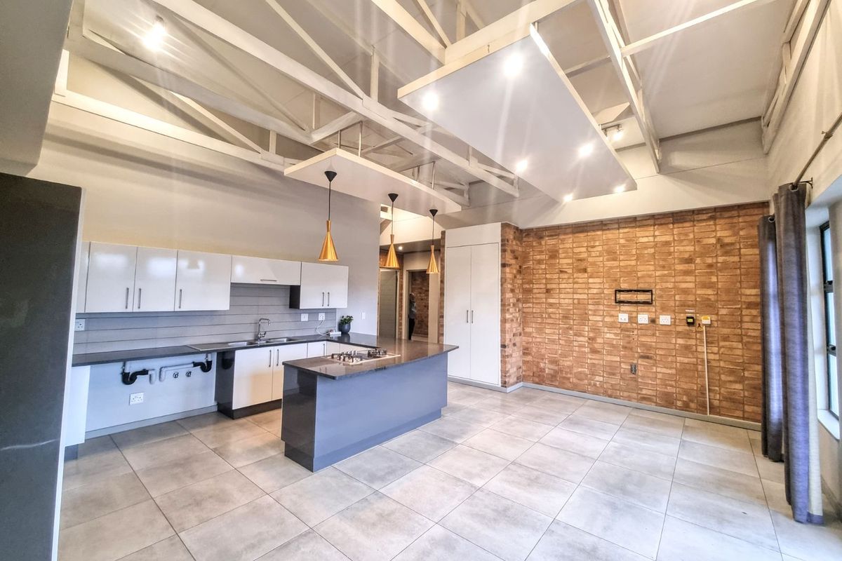 Apartment For Sale in Waterkloof - Photo 3