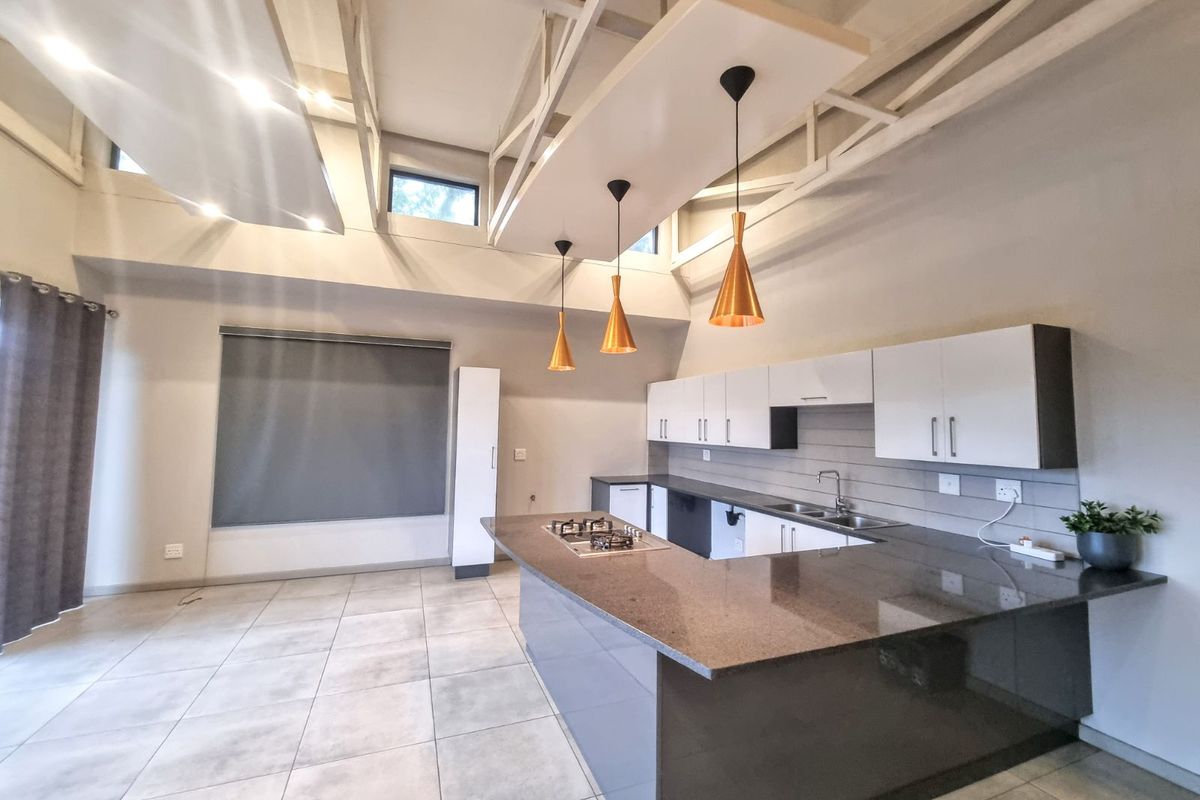 Apartment For Sale in Waterkloof - Photo 2