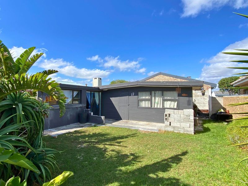 House For Sale in Pearly Beach - Photo 3