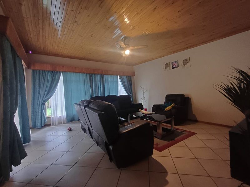 House For Sale in Wilkoppies - Photo 4