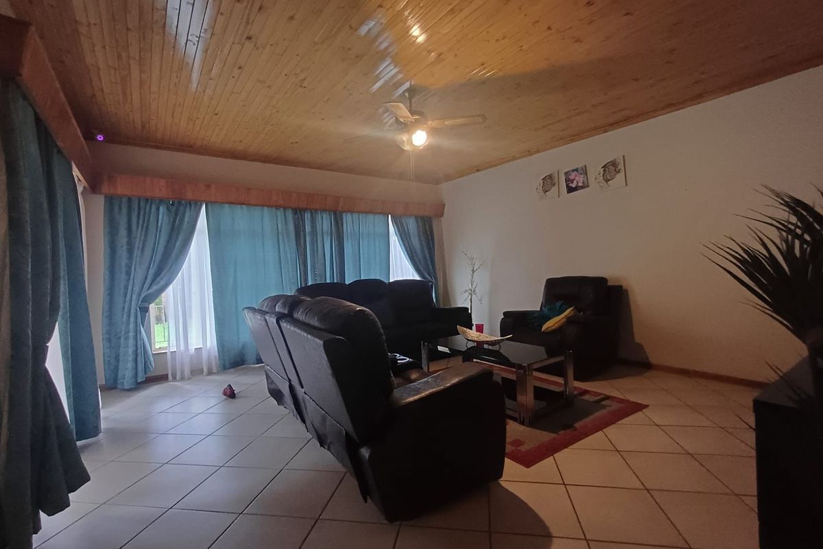 House For Sale in Wilkoppies - Photo 4