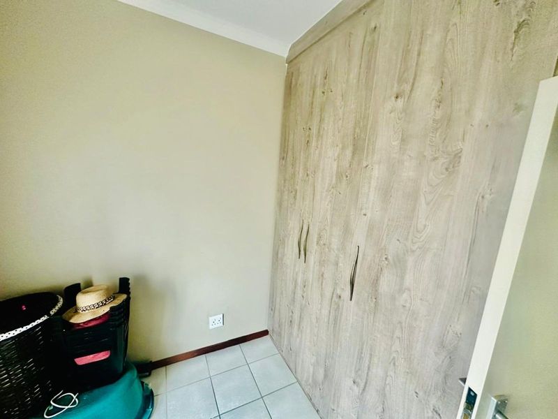 Townhouse For Sale in Terra Nova - Photo 7