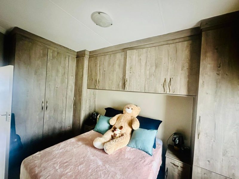 Townhouse For Sale in Terra Nova - Photo 10