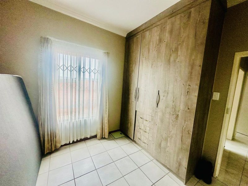 Townhouse For Sale in Terra Nova - Photo 8