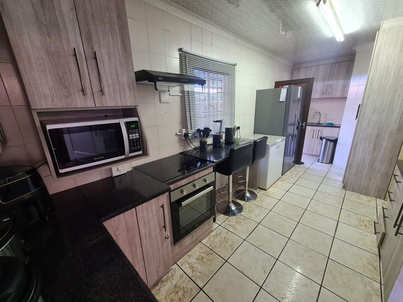 House For Sale in Homevale - Photo 6