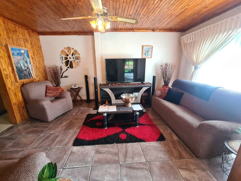 House For Sale in Homevale - Photo 2