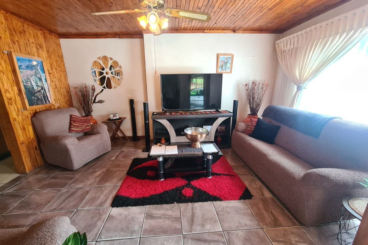 House For Sale in Homevale - Photo 2