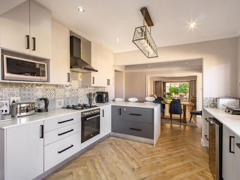 House For Sale in Broadacres - Photo 2