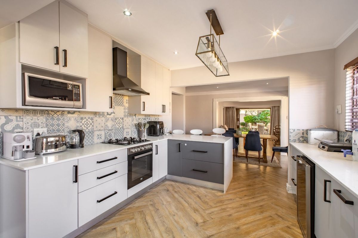 House For Sale in Broadacres - Photo 2