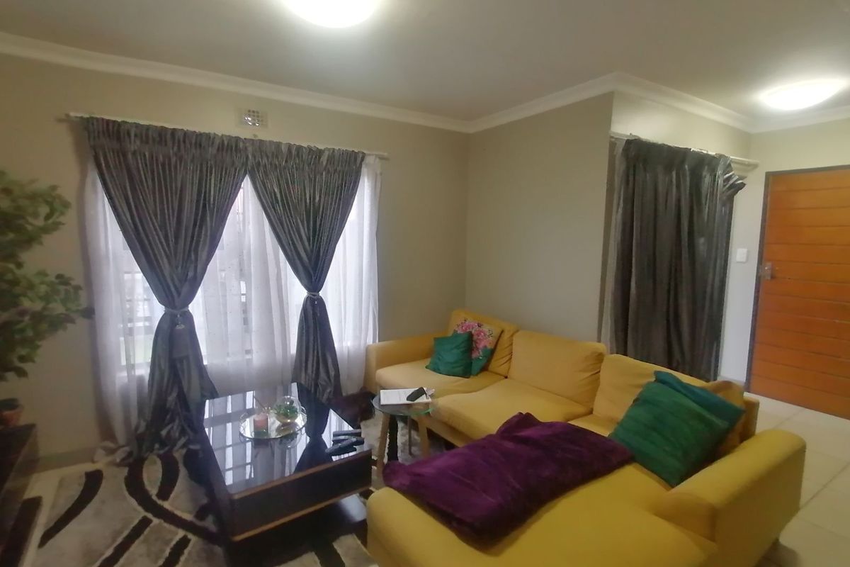 Apartment For Sale in Derdepoort - Photo 2