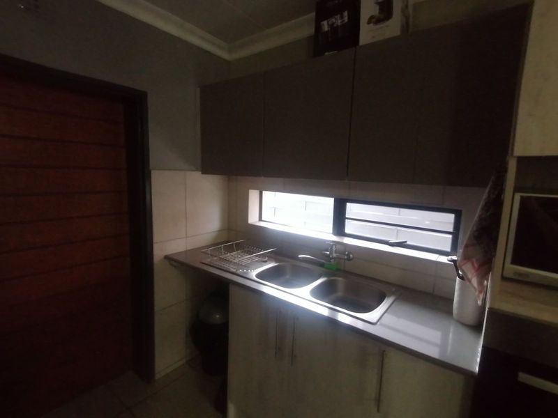 Apartment For Sale in Derdepoort - Photo 7