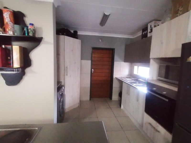 Apartment For Sale in Derdepoort - Photo 5