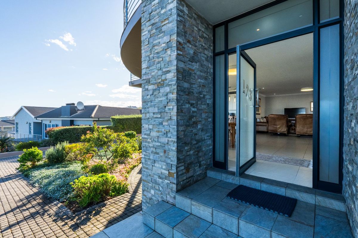 House For Sale in Pinnacle Point Golf Estate - Photo 4