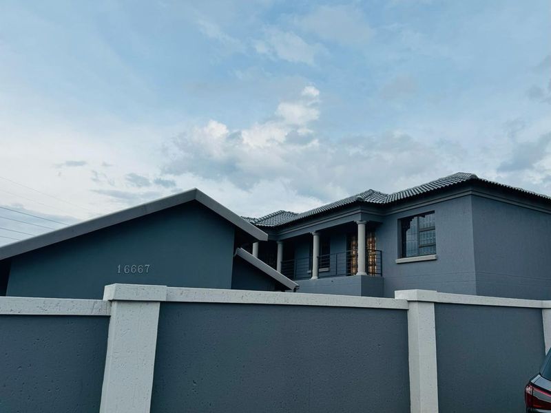 House To Rent in Vosloorus Ext 25 - Photo 2