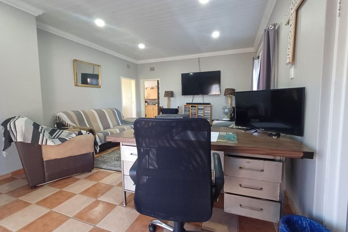 House For Sale in Collerville - Photo 3
