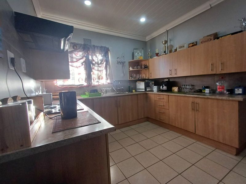 House For Sale in Collerville - Photo 4