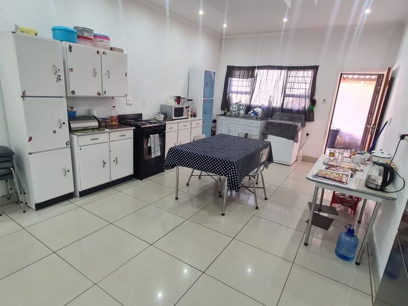 House For Sale in Moghul Park - Photo 9