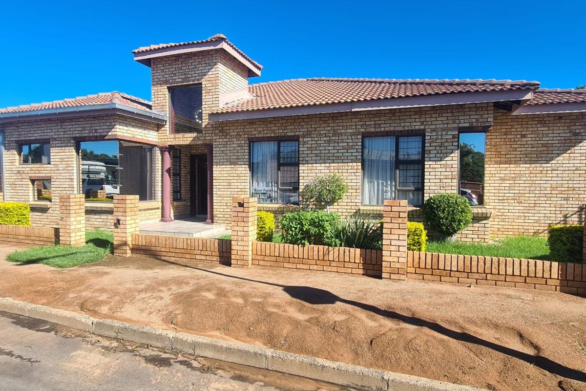 House For Sale in Moghul Park - Photo 2