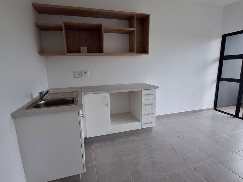 Apartment For Sale in Sheffield Beach - Photo 2