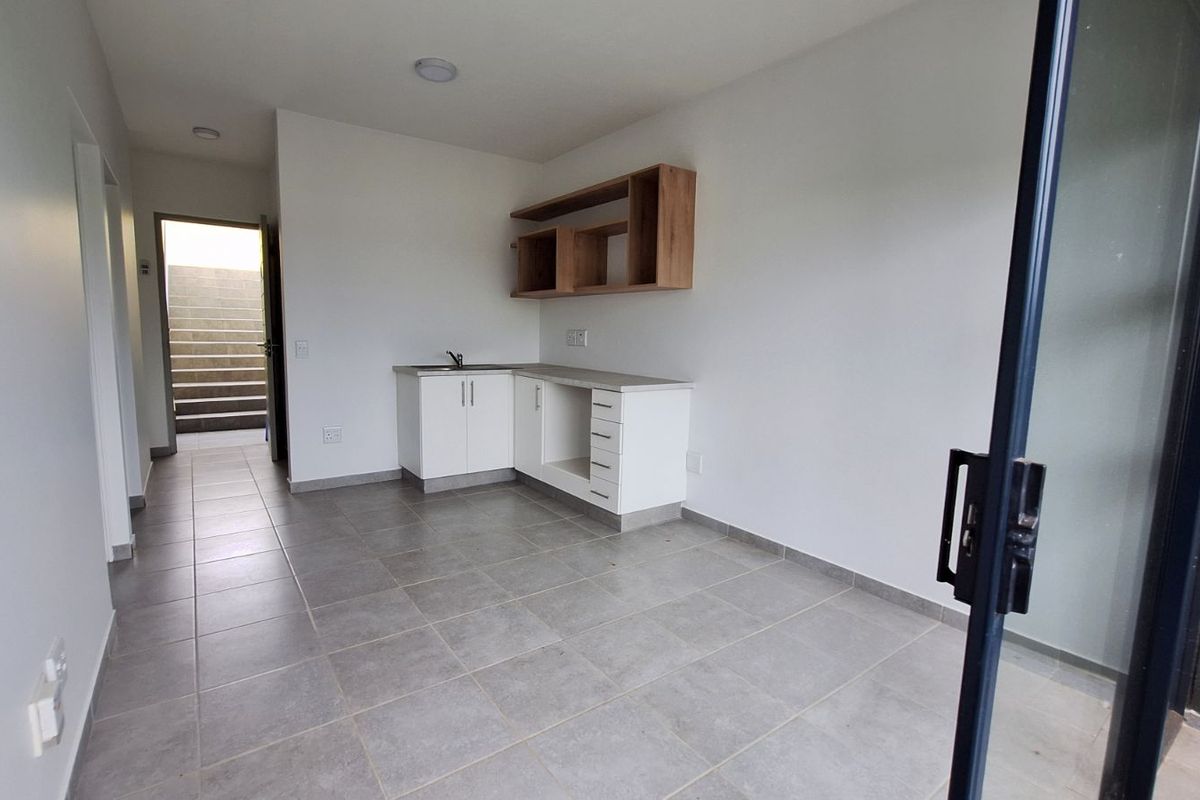 Apartment For Sale in Sheffield Beach - Photo 3