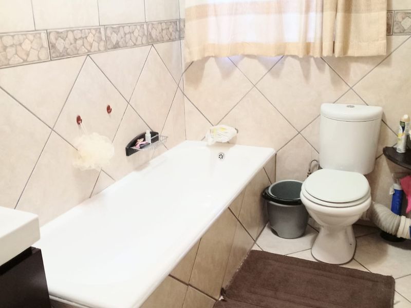 Apartment For Sale in Windsor East - Photo 9