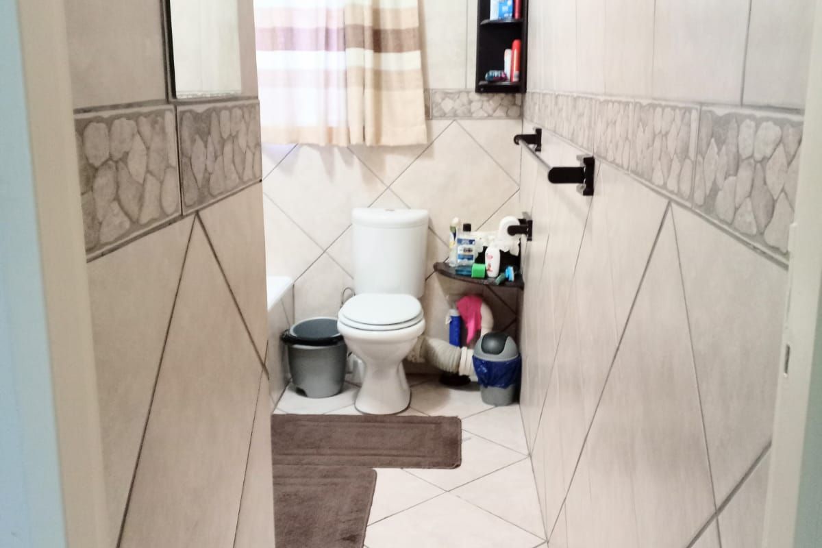 Apartment For Sale in Windsor East - Photo 4