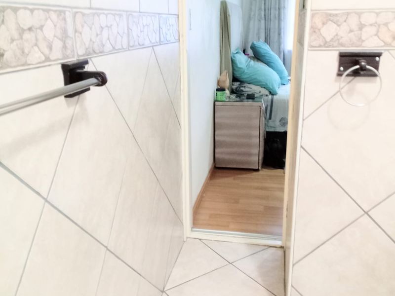 Apartment For Sale in Windsor East - Photo 5