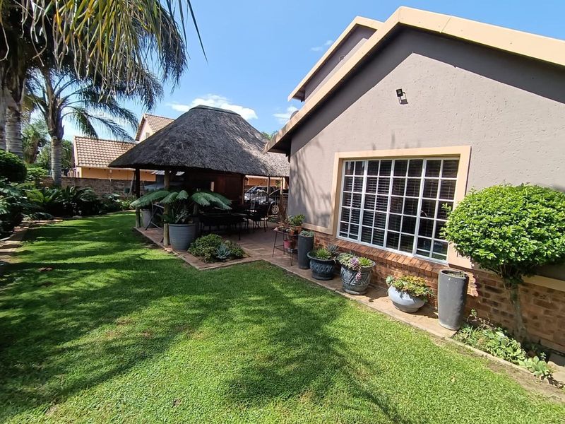 House For Sale in Pomona - Photo 4