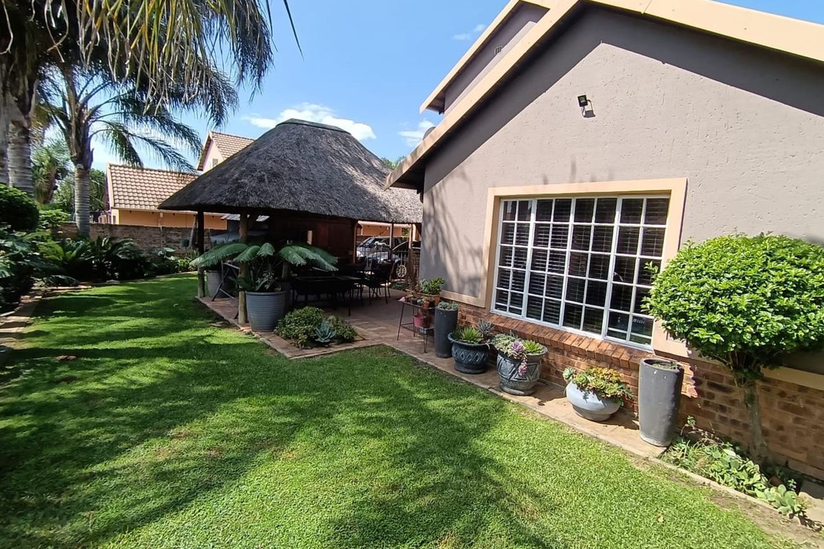 House For Sale in Pomona - Photo 4