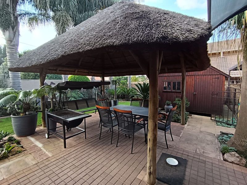 House For Sale in Pomona - Photo 2