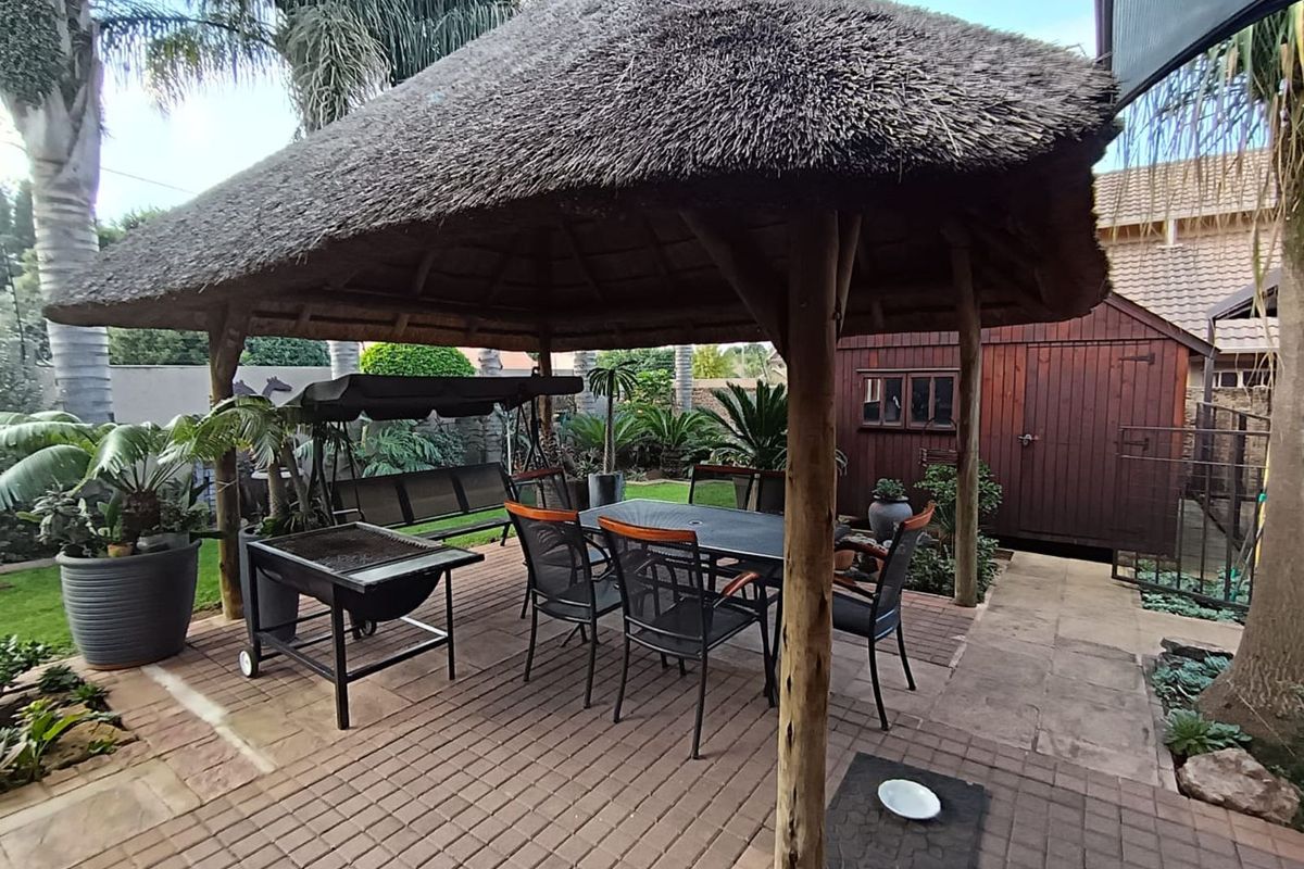 House For Sale in Pomona - Photo 2