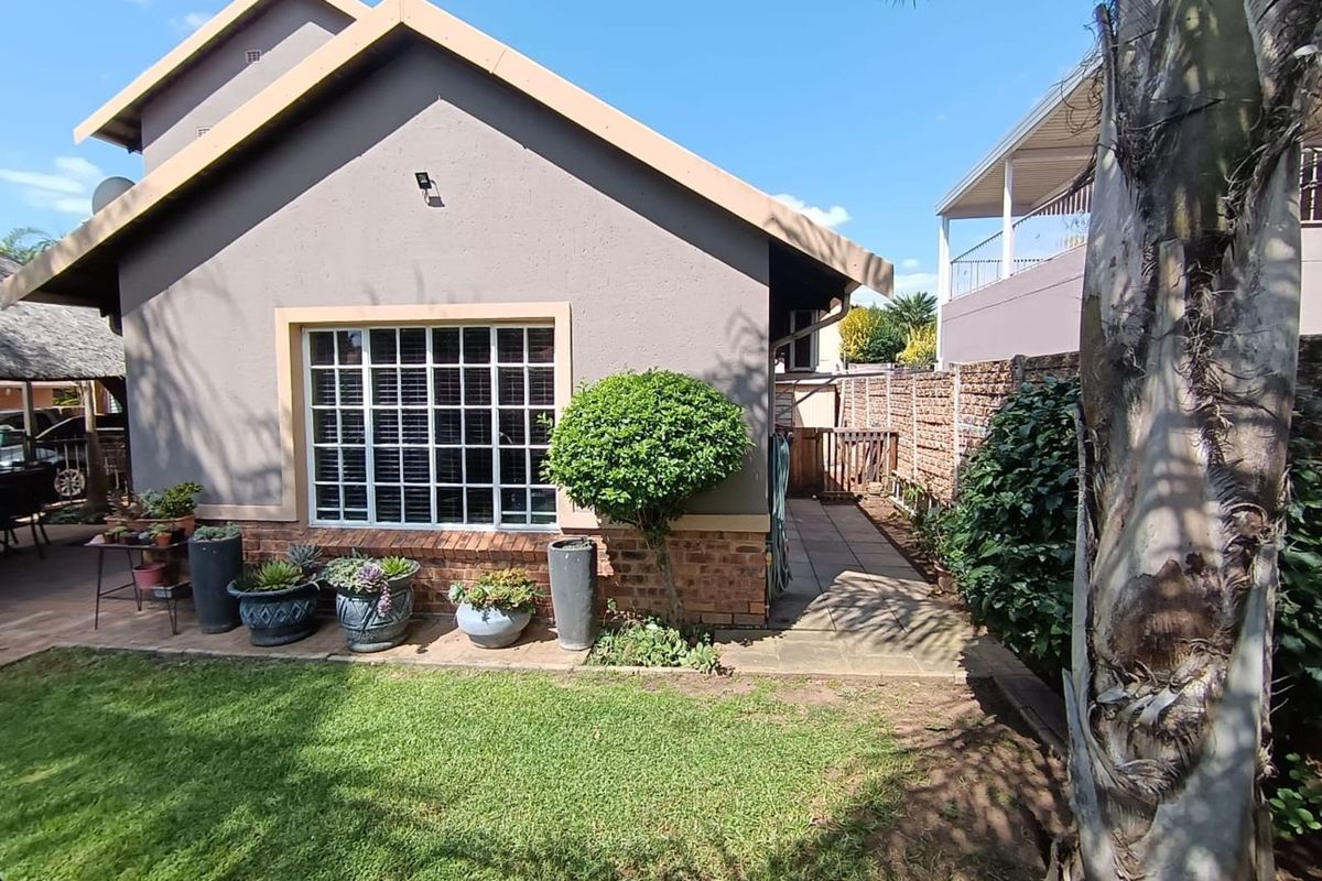 House For Sale in Pomona - Photo 5