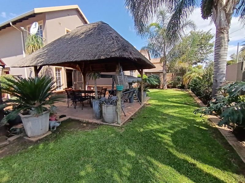 House For Sale in Pomona - Photo 3