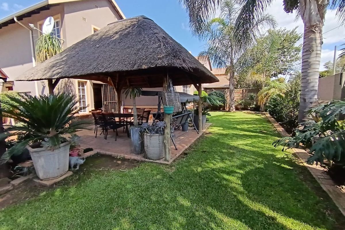 House For Sale in Pomona - Photo 3